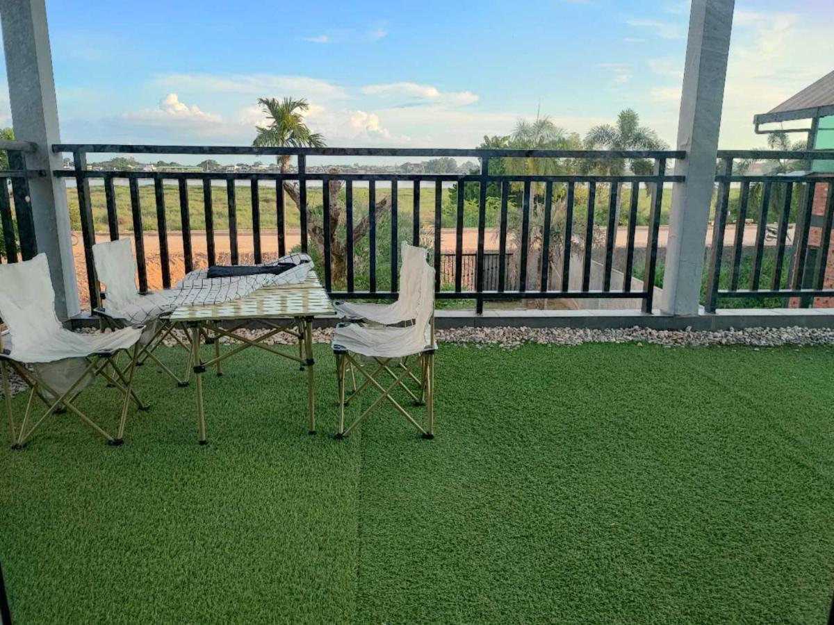 Jenny Airport Lounge Bed & Breakfast เวียงจันทน์ ภายนอก รูปภาพ